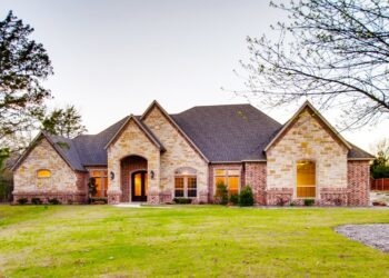 Crafting Unique Custom Home Exteriors: A Guide to Elevating Your Homes Design
